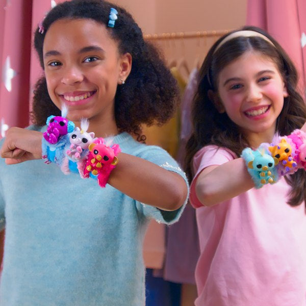 Fingerlings Pinkies - Collectable Animals in a  Capsule Blind Pack