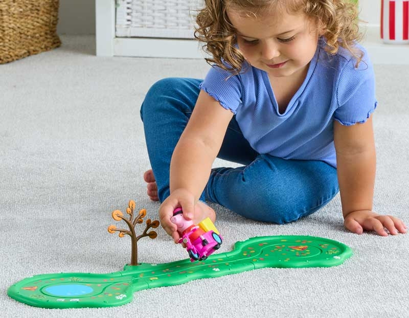 Peppa Pig Whizz Around Peppa Pedal Along Peppa Set